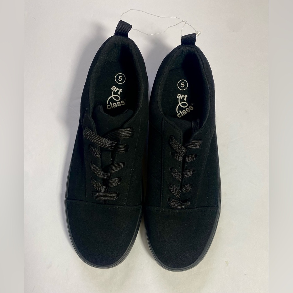 Art Class Black Lace-Up Sneakers Girls 5 (big kids)School Uniform Shoes NWT